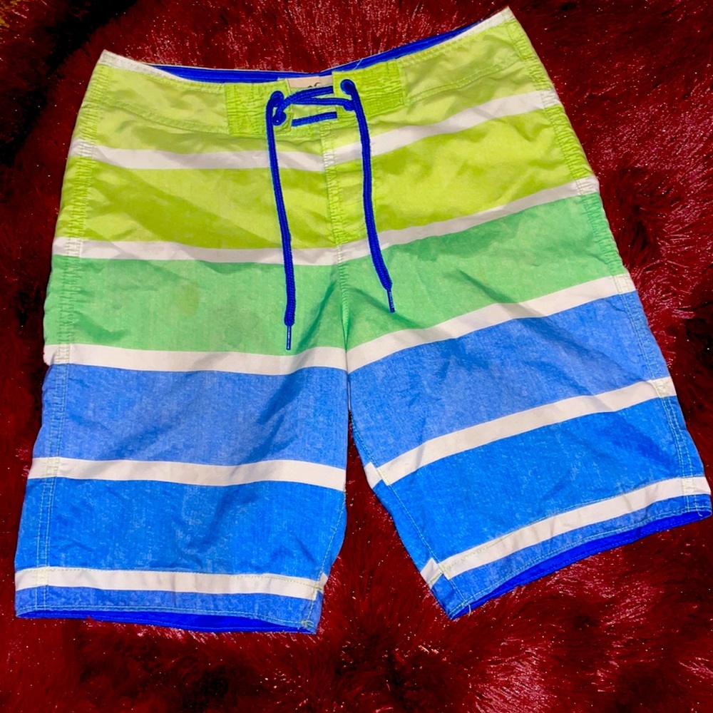 Hollister men’s swimming trunks- size small!
